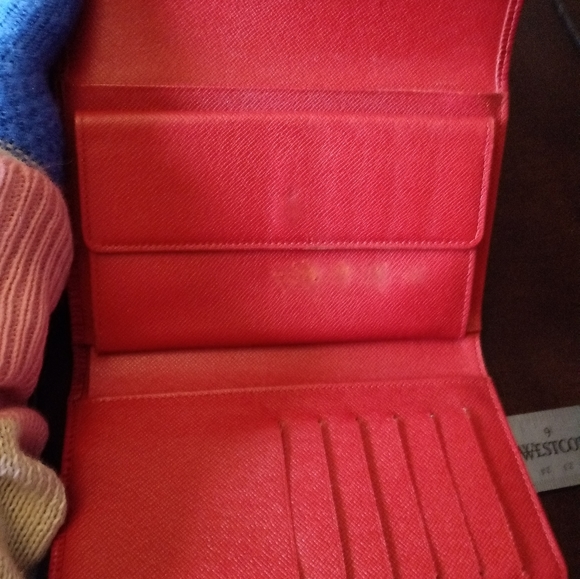 Authentic Louis Vuitton Epi Wallet - Picture 8 of 8